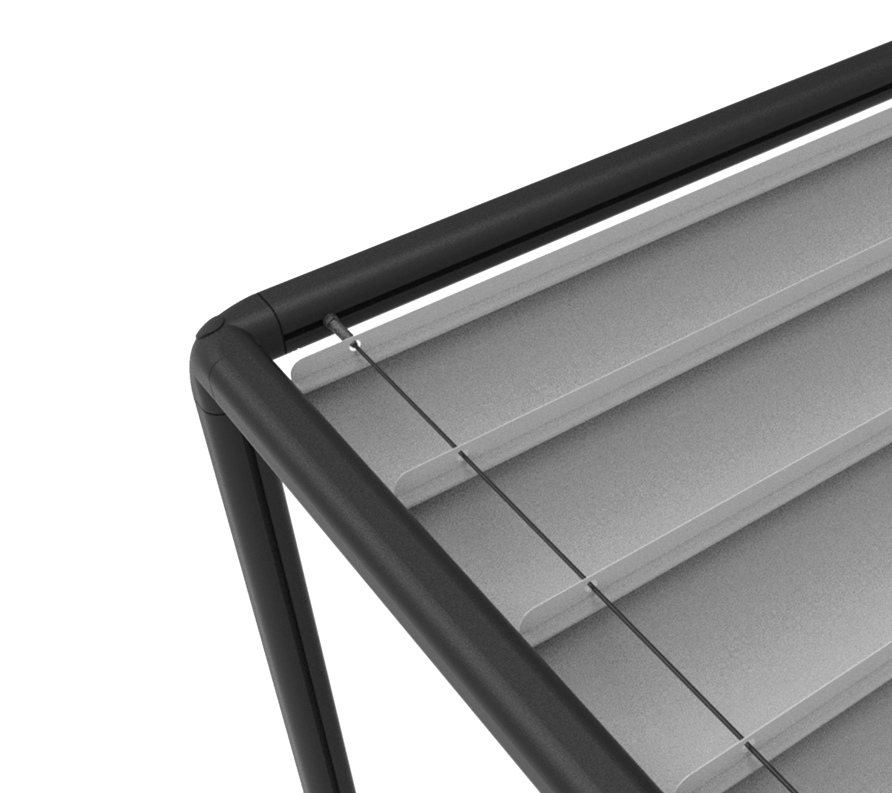 Gros plan d'une structure à lattes avec un cadre noir élégant et des lattes métalliques, conçues pour l'ombrage et le contrôle de la lumière.