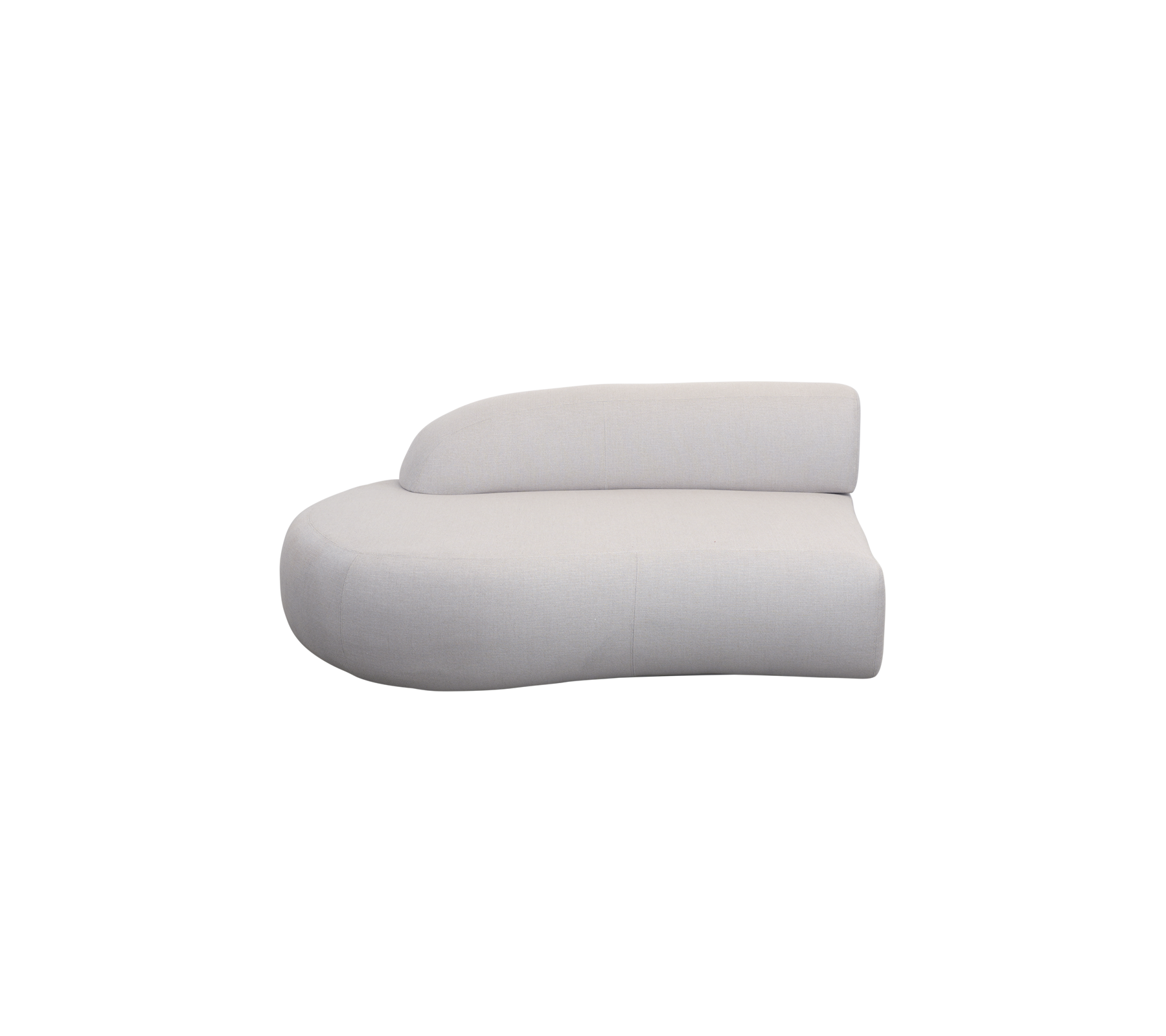 Canapé courbé moderne en tissu blanc doux, présentant un design asymétrique unique pour un seating élégant.
