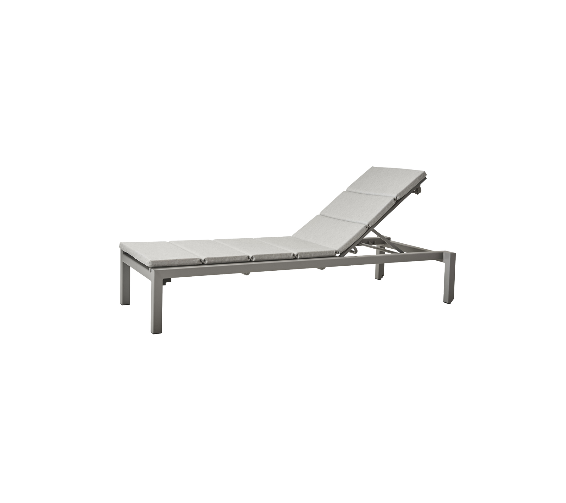 Chaise longue réglable au design moderne et épuré et assise rembourrée pour le confort. Idéale pour la détente.