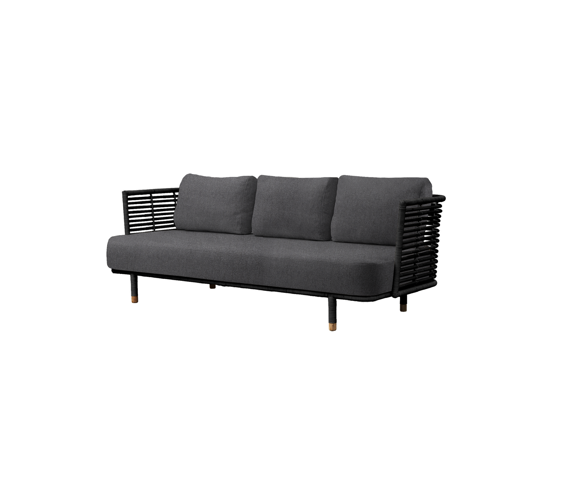 Canapé gris moderne avec trois coussins moelleux et un cadre tissé noir élégant, parfait pour un décor contemporain.