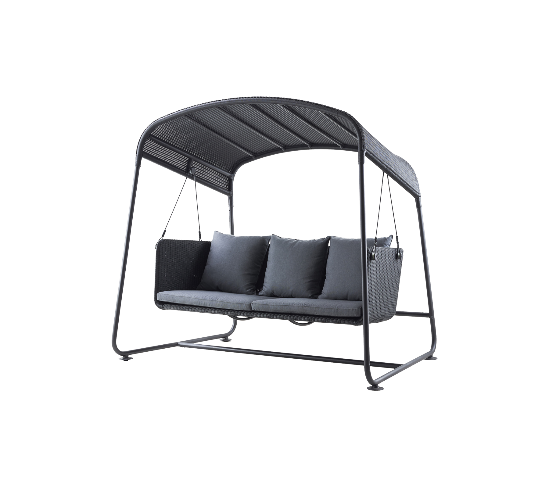 Siège suspendu élégant avec un auvent courbé, comprenant trois sièges rembourrés et un cadre robuste, parfait pour la détente et le confort.