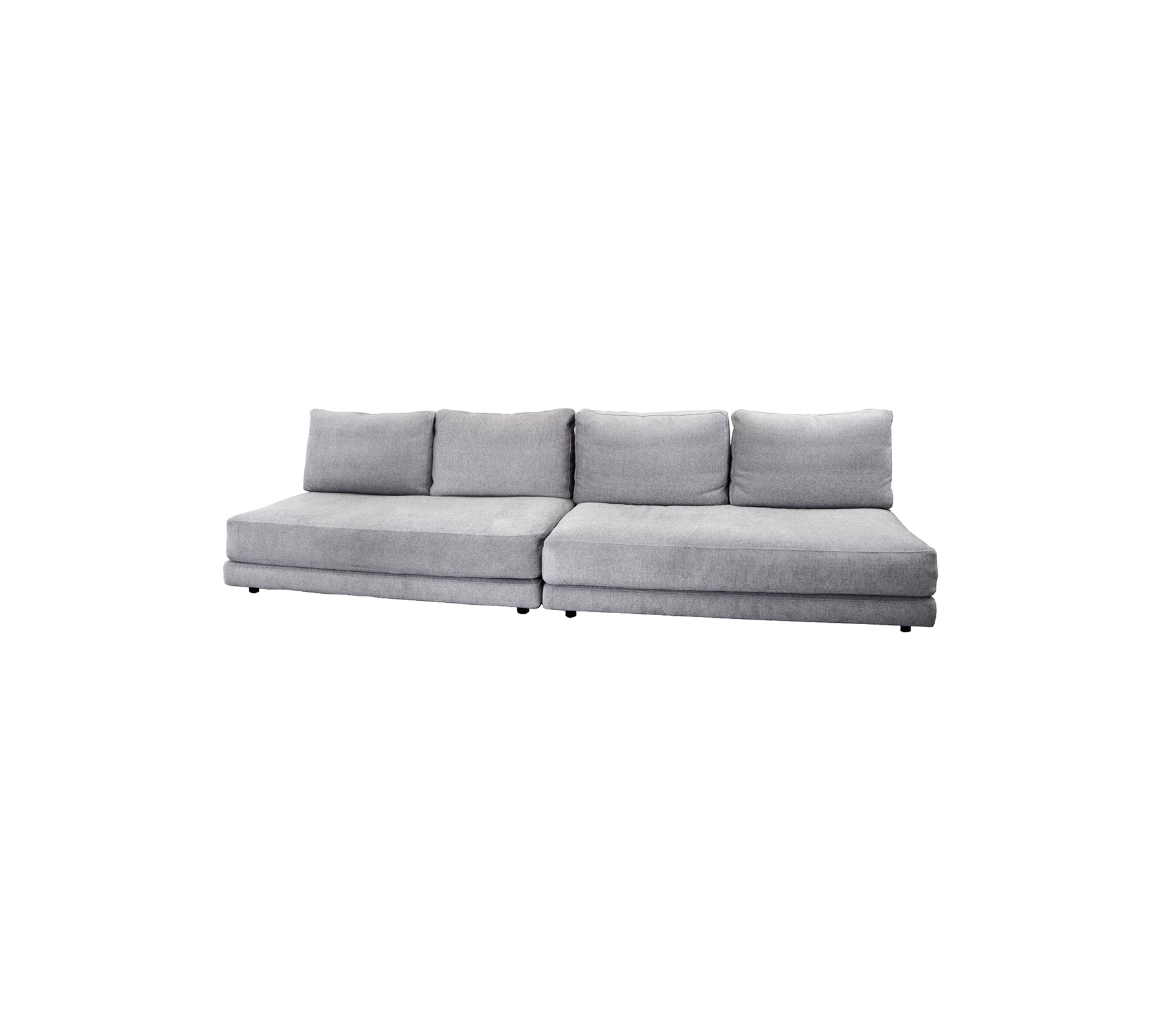 Canapé sectionnel gris élégant avec des coussins moelleux, idéal pour les espaces de vie modernes. Offre confort et design contemporain.